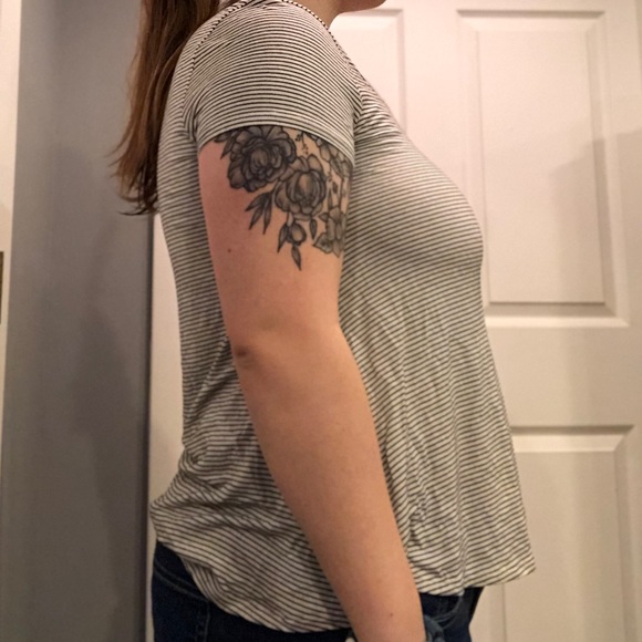 Black/White Stripped Flowy Blouse - Picture 3 of 4